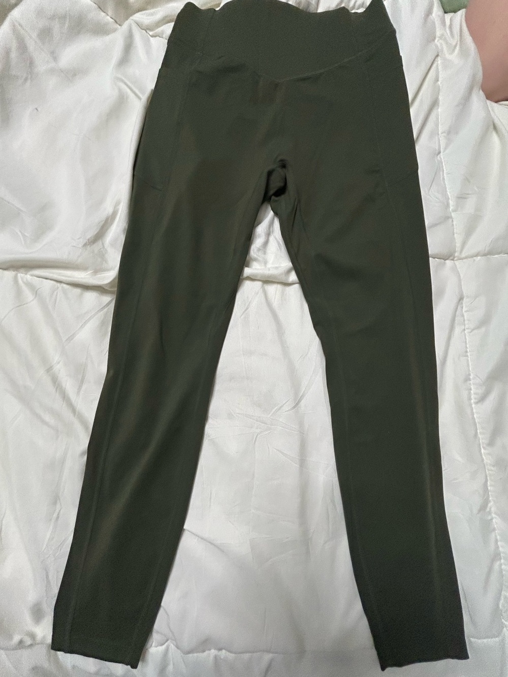 HALARA women’s Olive Slim Stretch Jogger Pants NWT